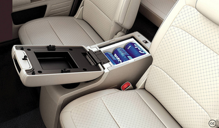 Illustration for article titled The Ten Most Distracting New Car Technologies